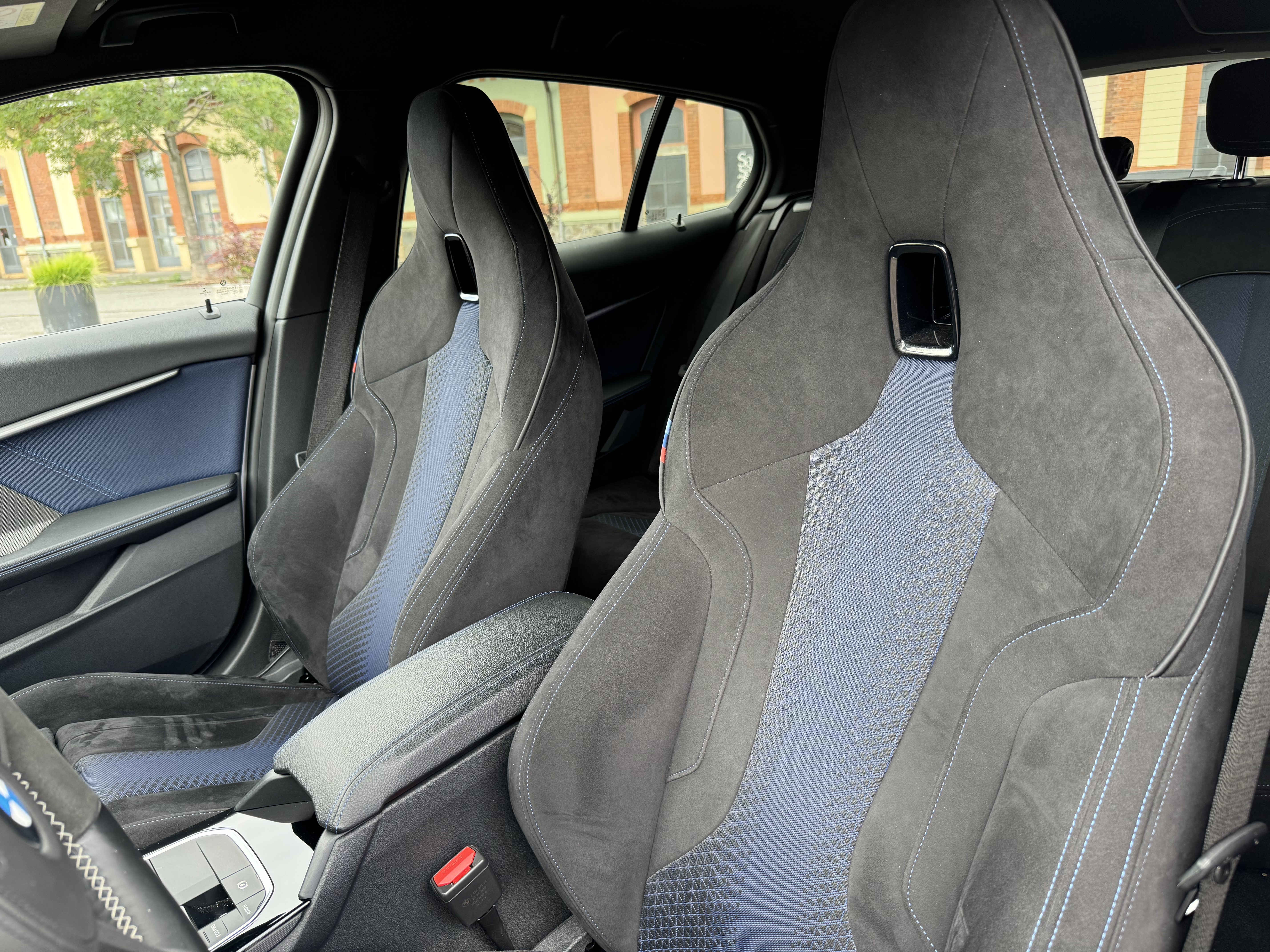 BWM M135i xDrive M Performance | super hot hatch | 300 koní | české ojeté auto | jedinečný vzhled | super výbava | skvělá cena | odpočet DPH | nákup online na AUTOiBUY.com